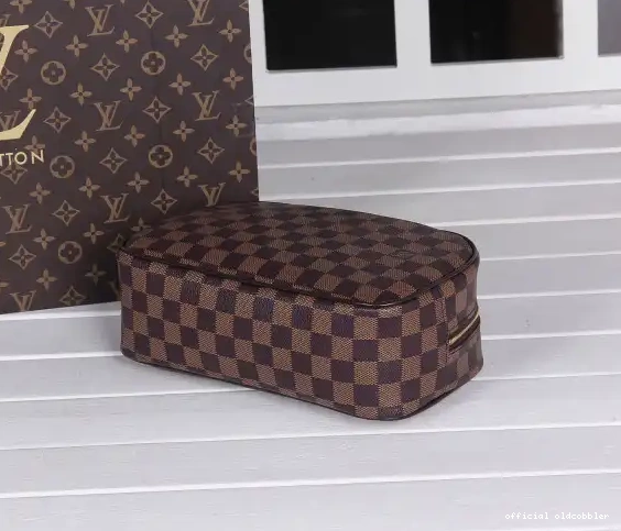 Official oldcobbler BAG LOUIS VUITTON TOILETRY 0701